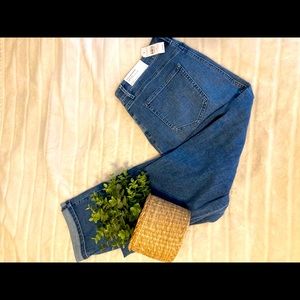 NWT! Ann Taylor Factory Curvy Girlfriend Jeans!
